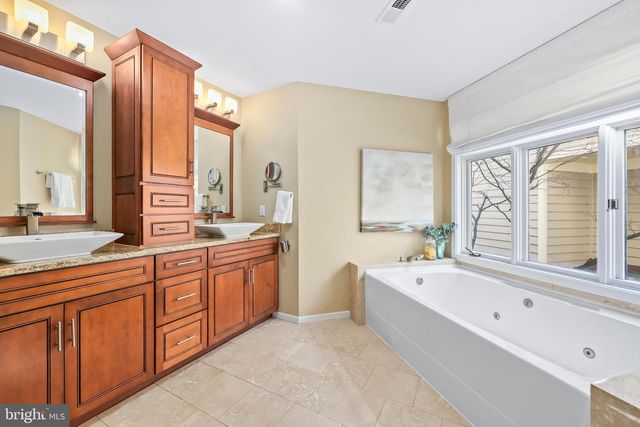 11573 HEMINGWAY DR, Reston, VA 20194