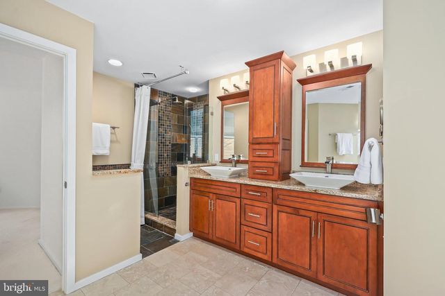 11573 HEMINGWAY DR, Reston, VA 20194