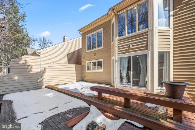 11573 HEMINGWAY DR, Reston, VA 20194