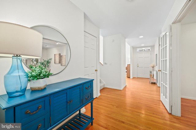 11573 HEMINGWAY DR, Reston, VA 20194