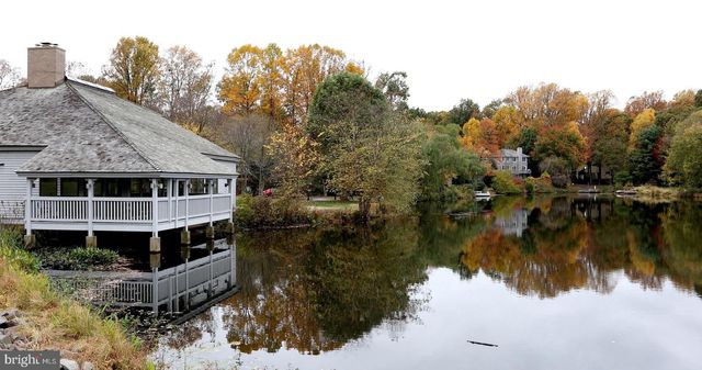 11573 HEMINGWAY DR, Reston, VA 20194