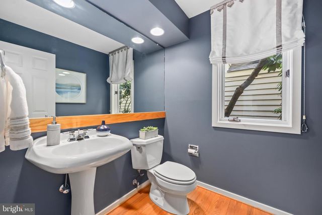 11573 HEMINGWAY DR, Reston, VA 20194