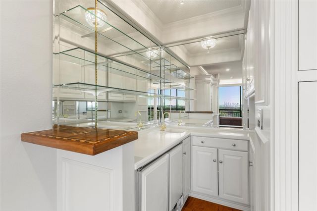 6335 W Northwest Highway 918, Dallas, TX 75225