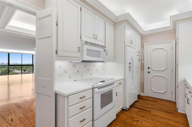 6335 W Northwest Highway 918, Dallas, TX 75225