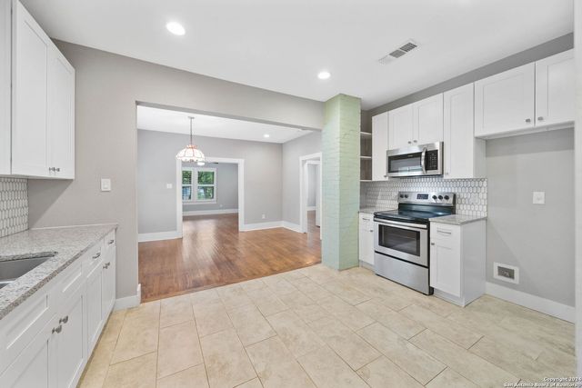 206 W HIGH AVE, San Antonio, TX 78210