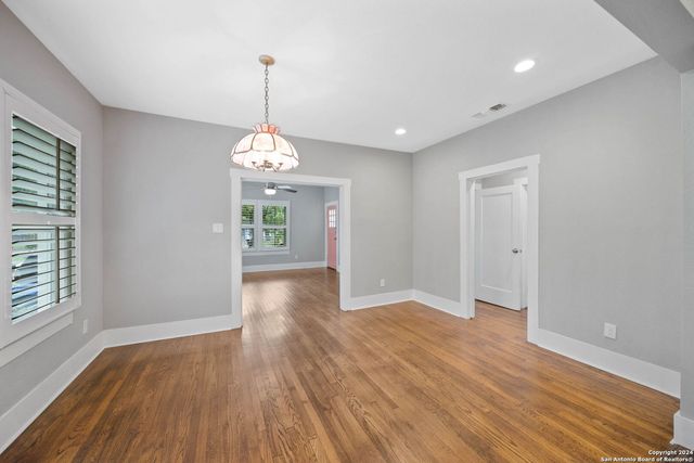 206 W HIGH AVE, San Antonio, TX 78210