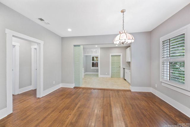 206 W HIGH AVE, San Antonio, TX 78210