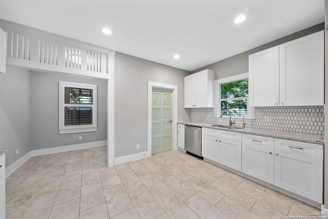 206 W HIGH AVE, San Antonio, TX 78210