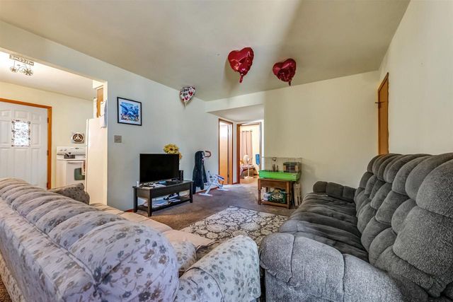 1410 HICKORY LANE, New Holstein, WI 53061