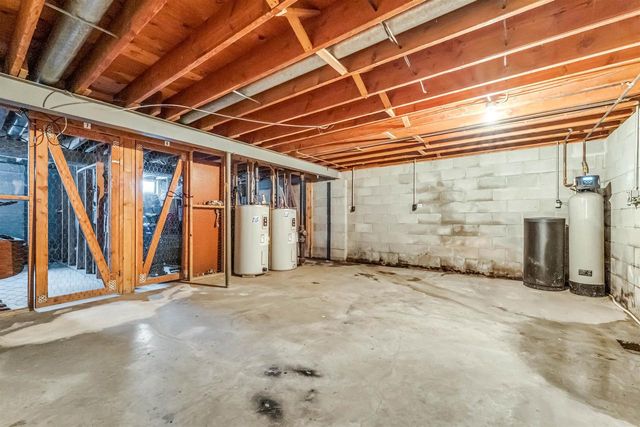1410 HICKORY LANE, New Holstein, WI 53061
