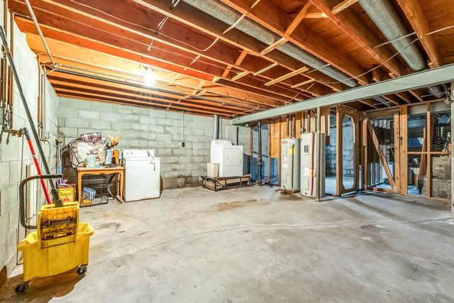 1410 HICKORY LANE, New Holstein, WI 53061