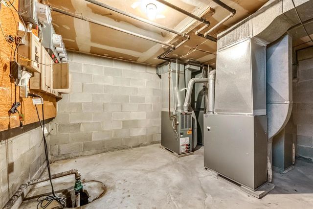 1410 HICKORY LANE, New Holstein, WI 53061