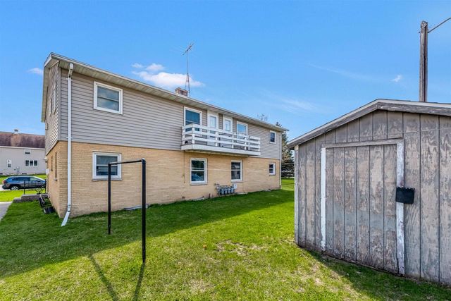 1410 HICKORY LANE, New Holstein, WI 53061