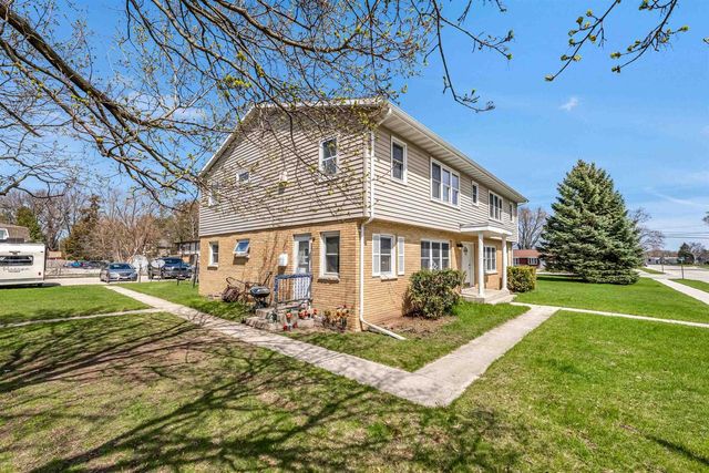 1410 HICKORY LANE, New Holstein, WI 53061