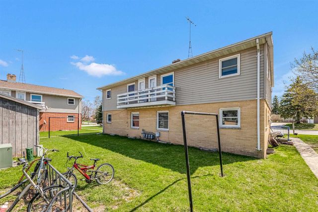 1410 HICKORY LANE, New Holstein, WI 53061