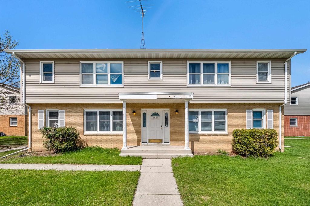 1410 HICKORY LANE, New Holstein, WI 53061