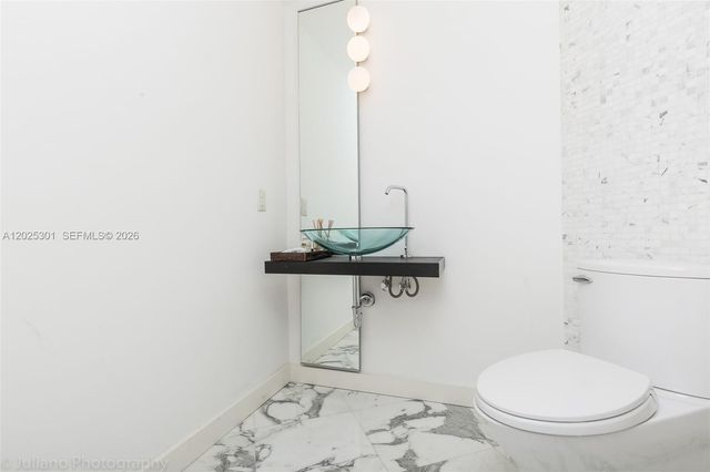 200 Biscayne Boulevard Way 3102, Miami, FL 33131