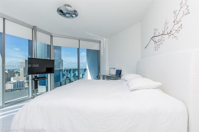 200 Biscayne Boulevard Way 3102, Miami, FL 33131