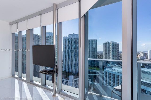 200 Biscayne Boulevard Way 3102, Miami, FL 33131