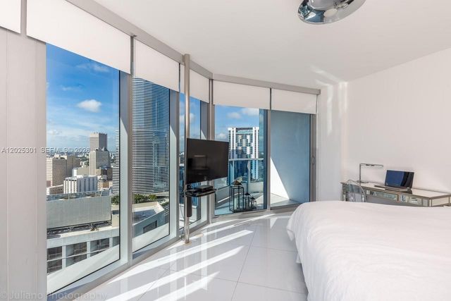200 Biscayne Boulevard Way 3102, Miami, FL 33131