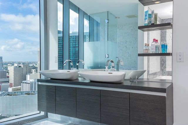 200 Biscayne Boulevard Way 3102, Miami, FL 33131