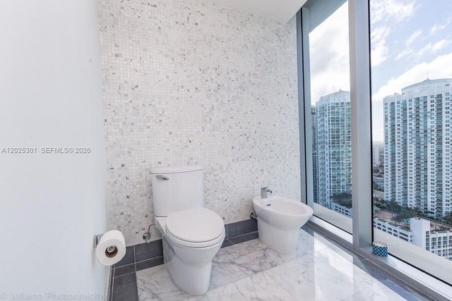 200 Biscayne Boulevard Way 3102, Miami, FL 33131