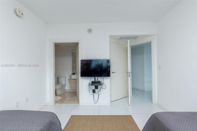 200 Biscayne Boulevard Way 3102, Miami, FL 33131