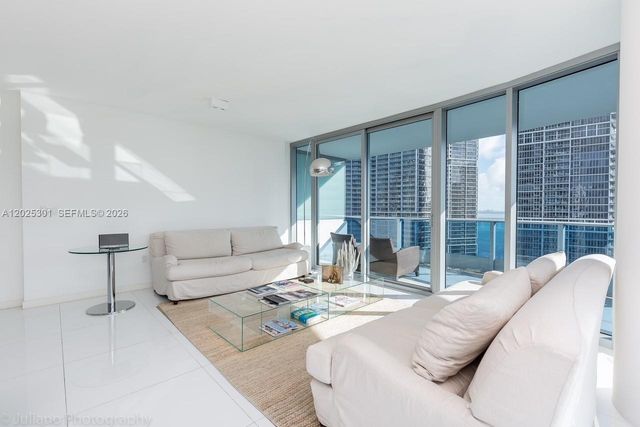 200 Biscayne Boulevard Way 3102, Miami, FL 33131