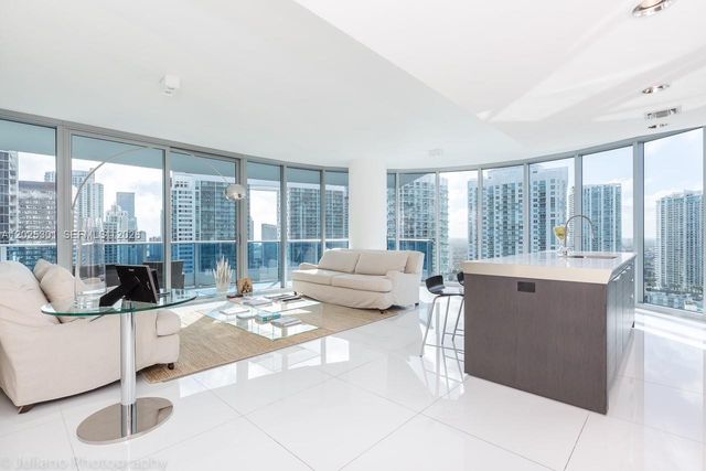 200 Biscayne Boulevard Way 3102, Miami, FL 33131