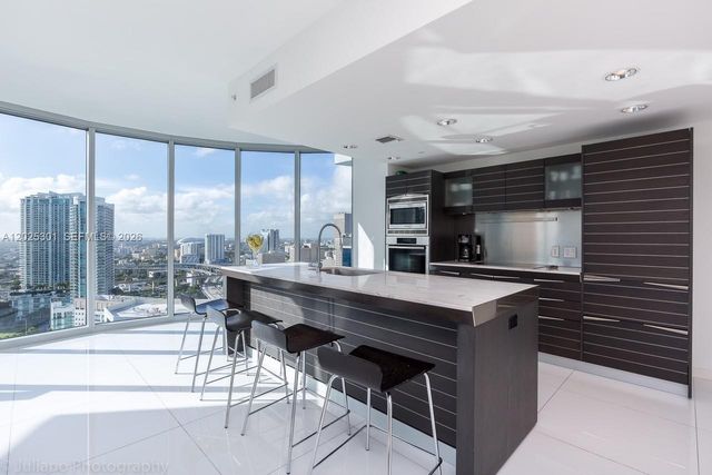 200 Biscayne Boulevard Way 3102, Miami, FL 33131