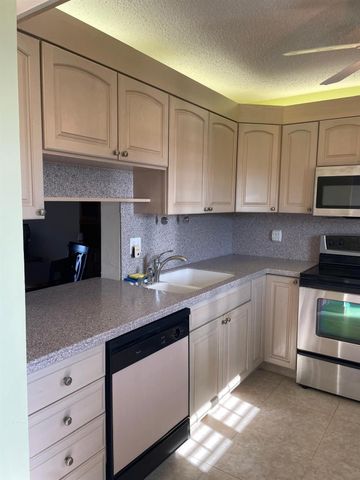 2520 NE 1st Court 411, Boynton Beach, FL 33435