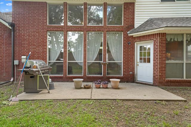 6707 Forest Park Drive, Arlington, TX 76001