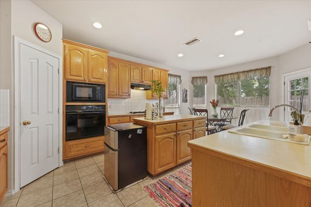 6707 Forest Park Drive, Arlington, TX 76001