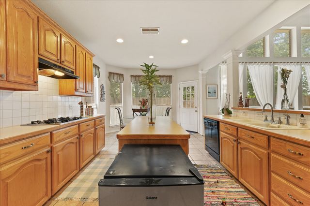 6707 Forest Park Drive, Arlington, TX 76001
