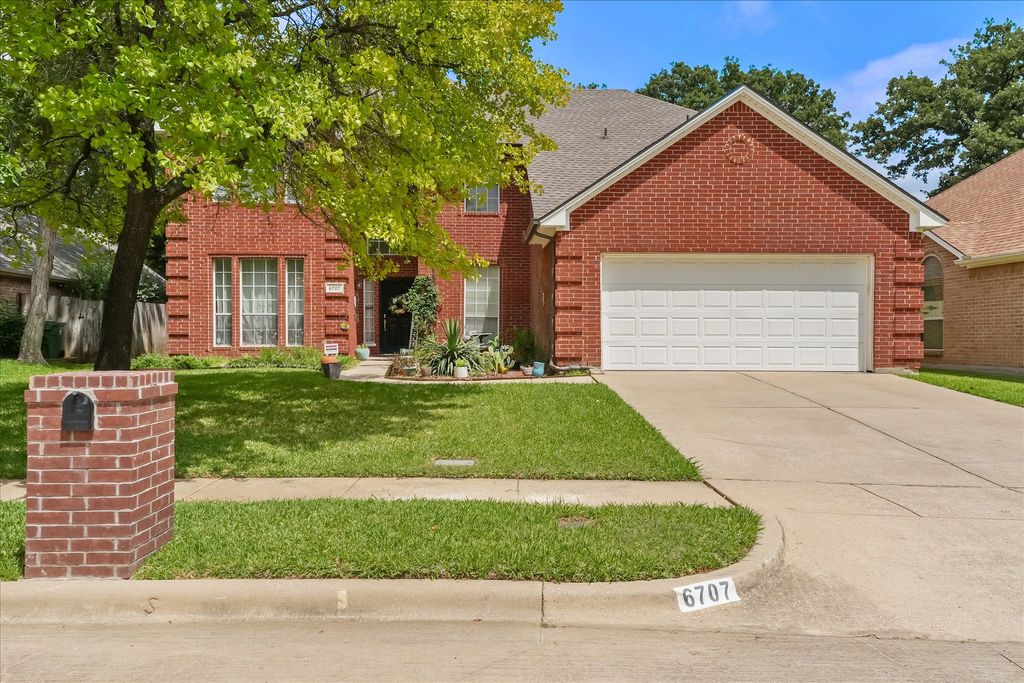 6707 Forest Park Drive, Arlington, TX 76001