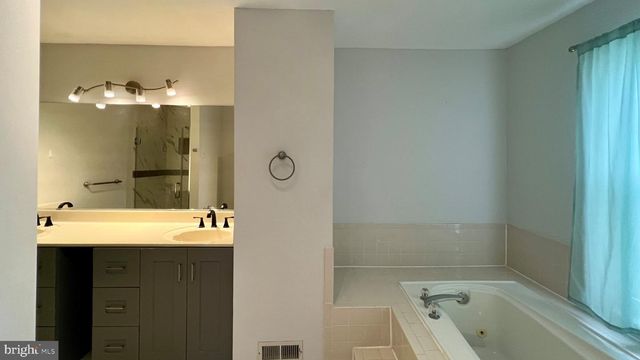 2 HALSTEAD PL, Princeton, NJ 08540