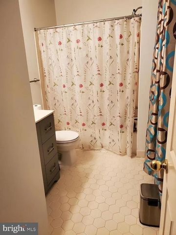 2 HALSTEAD PL, Princeton, NJ 08540