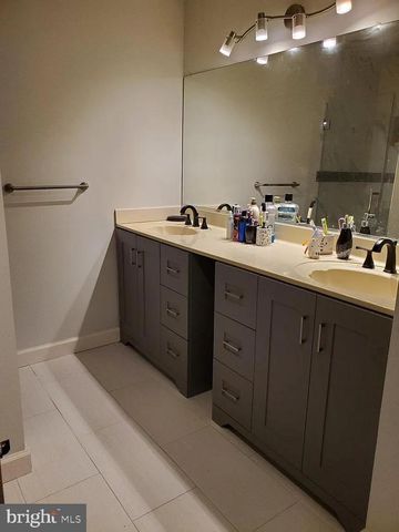 2 HALSTEAD PL, Princeton, NJ 08540