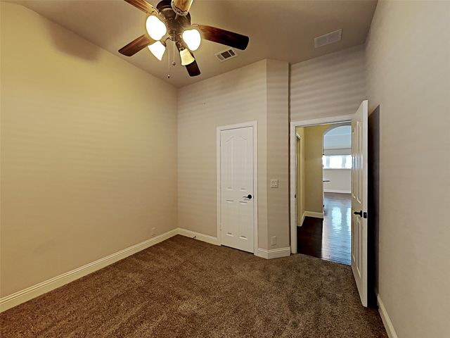 9208 Vineyard Lane, Fort Worth, TX 76123