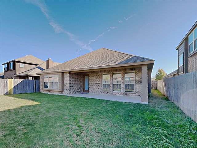 9208 Vineyard Lane, Fort Worth, TX 76123