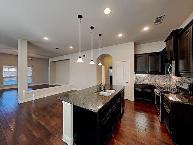 9208 Vineyard Lane, Fort Worth, TX 76123
