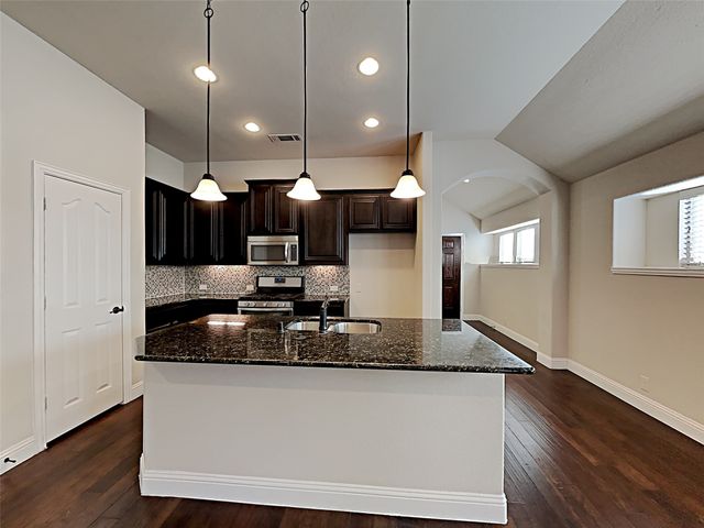 9208 Vineyard Lane, Fort Worth, TX 76123