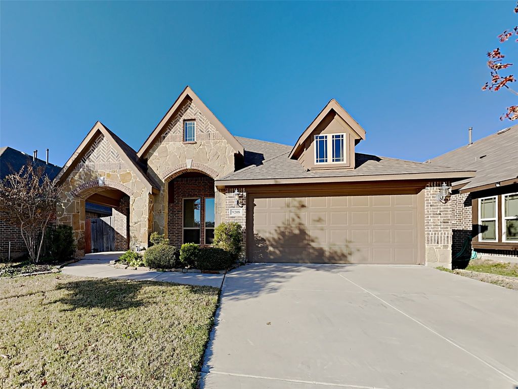 9208 Vineyard Lane, Fort Worth, TX 76123