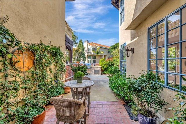 6095 Greenbrier Drive, Huntington Beach, CA 92648