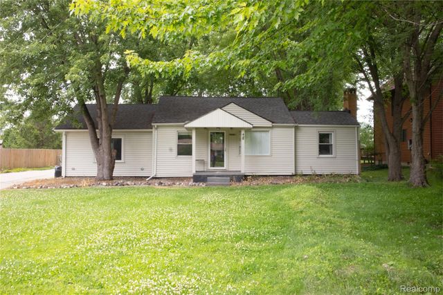 39751 Sylvia Street, Harrison Charter Township, MI 48045