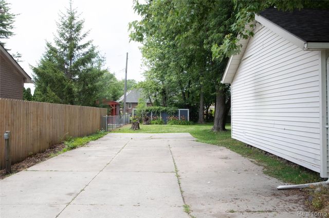 39751 Sylvia Street, Harrison Charter Township, MI 48045