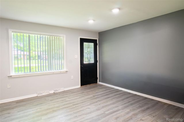 39751 Sylvia Street, Harrison Charter Township, MI 48045
