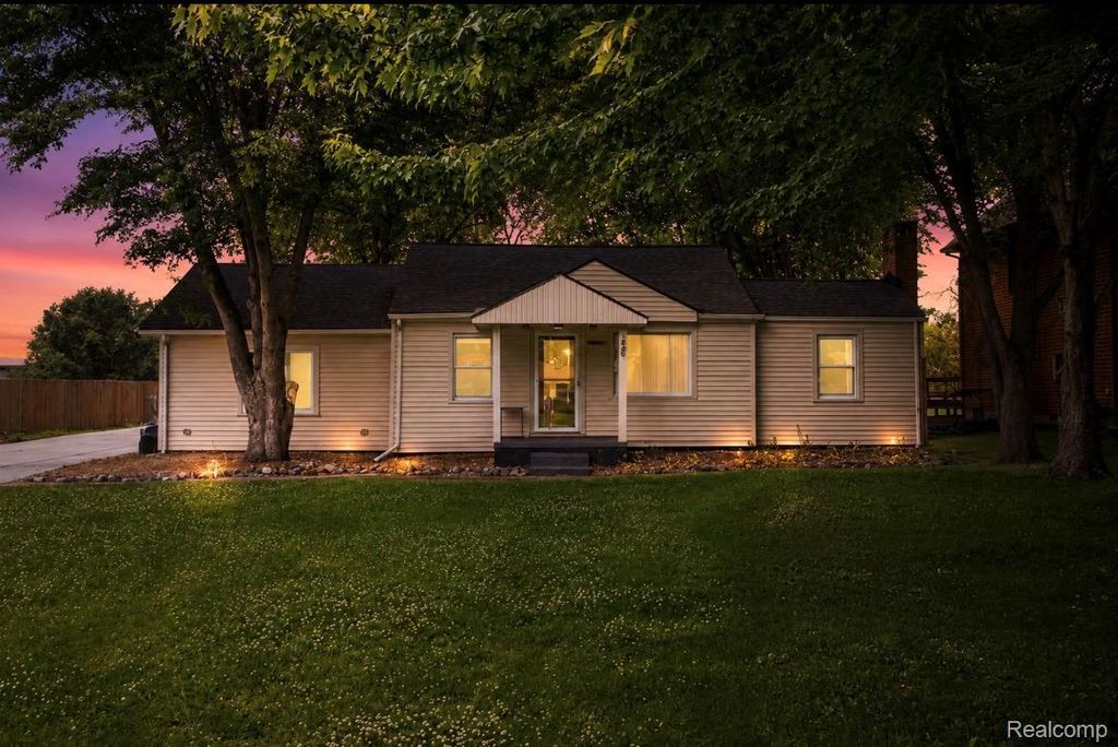 39751 Sylvia Street, Harrison Charter Township, MI 48045