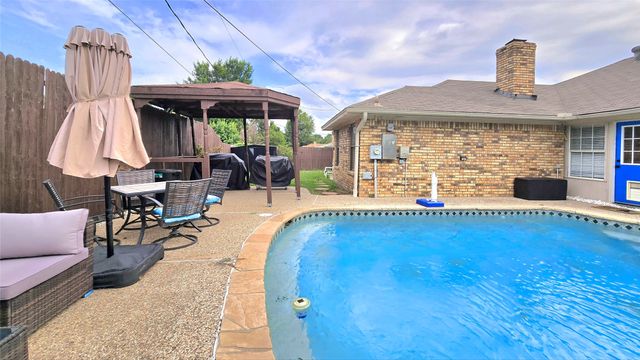 6301 Lotus Drive, Arlington, TX 76001