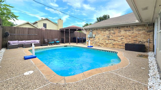 6301 Lotus Drive, Arlington, TX 76001